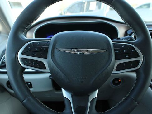 Used 2024 Chrysler Voyager LX image 31