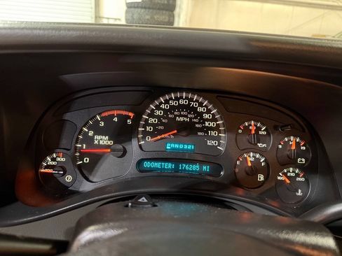 Used 2005 Chevrolet Silverado 2500 LT w/ Heavy-Duty Power Package AWD/4WD image 40