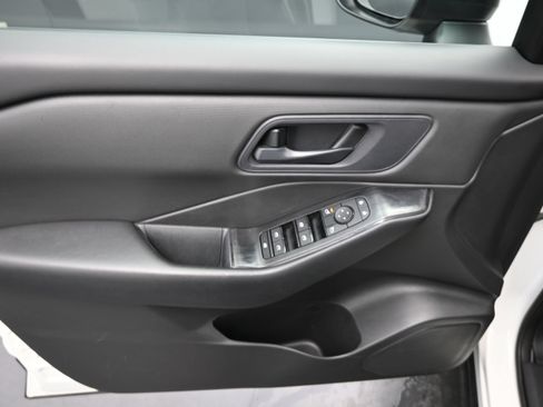Used 2024 Nissan Rogue S AWD/4WD image 11