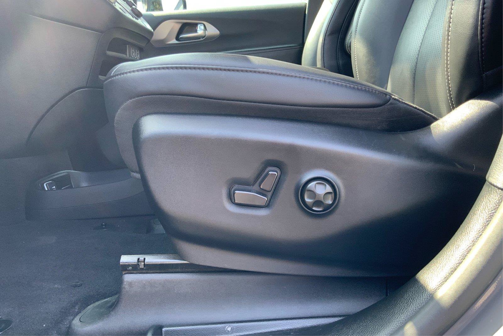 Used 2025 Chrysler Pacifica Select FWD image 19