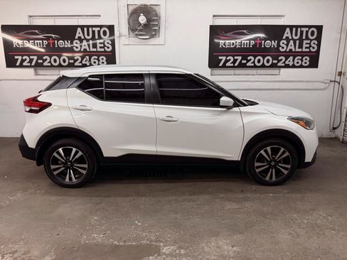 Used 2018 Nissan Kicks SV FWD image 6