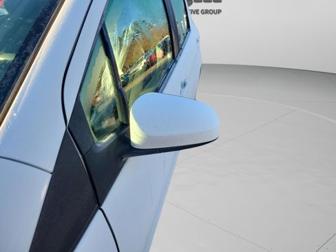 Used 2014 Toyota Yaris L image 17