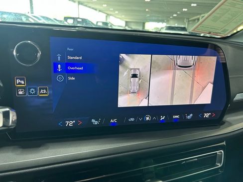 Used 2024 Chevrolet Traverse LT FWD image 23
