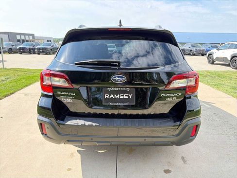 Used 2018 Subaru Outback 3.6R Touring w/ Popular Package #3 AWD/4WD image 5