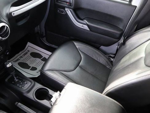 Used 2017 Jeep Wrangler Unlimited Rubicon image 22