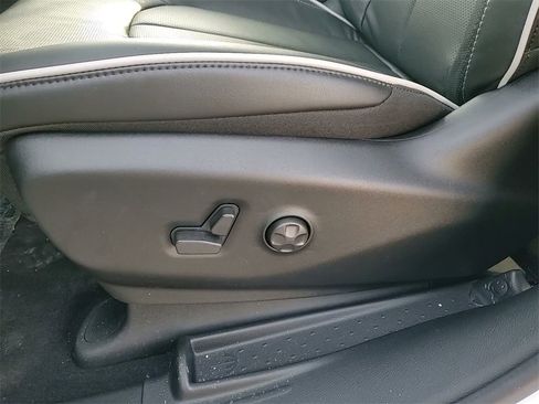 New 2026 Chrysler Pacifica Limited w/ Uconnect Theater Family Group image 22