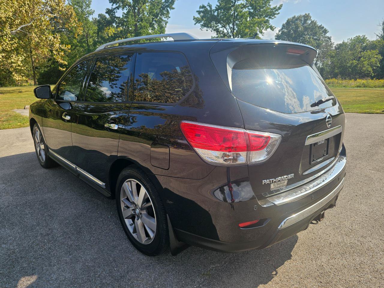 Used 2014 Nissan Pathfinder Platinum w/ Platinum Premium Package FWD image 7