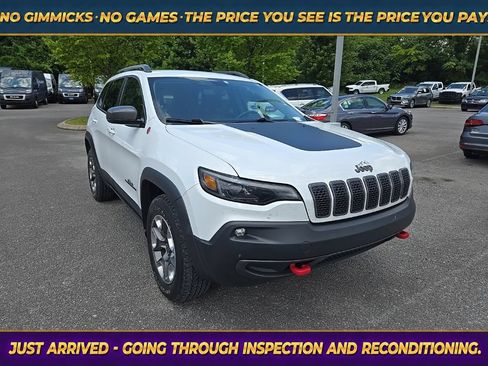 Used 2019 Jeep Cherokee Trailhawk w/ Cold Weather Group AWD/4WD image 1