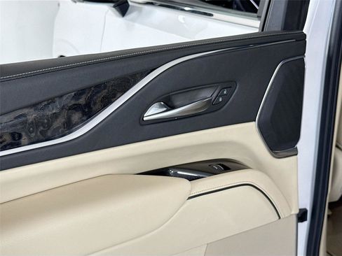 Used 2021 Cadillac Escalade Premium Luxury AWD/4WD image 28
