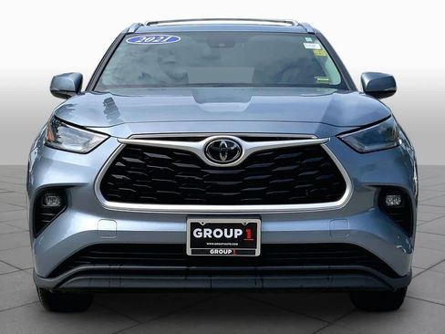 Used 2021 Toyota Highlander XLE AWD/4WD image 4