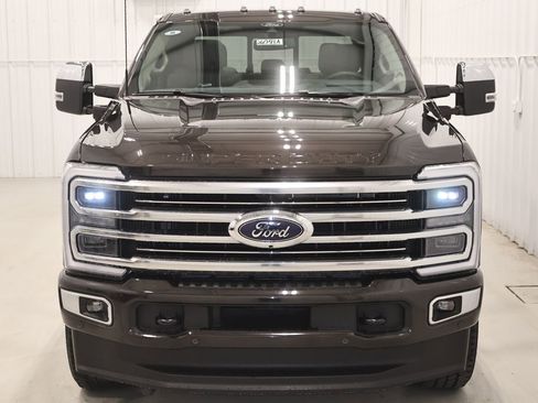 Certified 2025 Ford F350 Platinum w/ Platinum Plus Package image 5