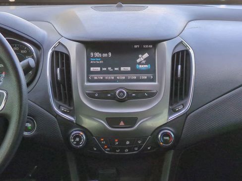 Used 2018 Chevrolet Cruze LT w/ Convenience Package image 17