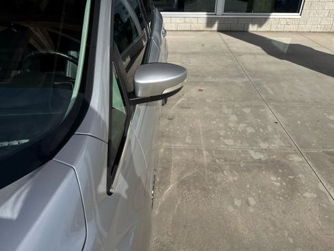 Used 2016 Ford C-MAX SEL image 9