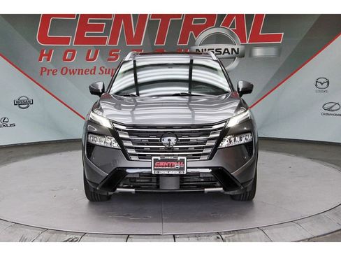 Used 2024 Nissan Rogue Platinum w/ Platinum Premium Package FWD image 2