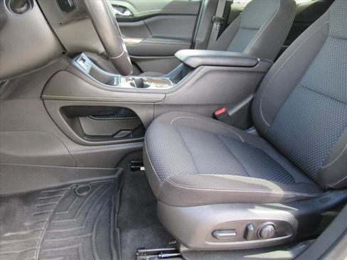 Used 2020 GMC Acadia SLE w/ Driver Convenience Package image 16