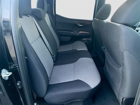 Used 2020 Toyota Tacoma TRD Sport w/ Technology Package image 25