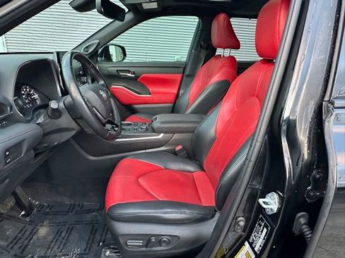 Used 2021 Toyota Highlander XSE image 21