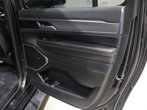 Used 2024 Jeep Wagoneer L Series II image 27