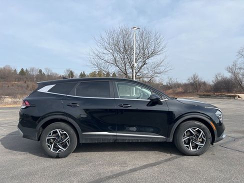 Used 2025 Kia Sportage LX image 3