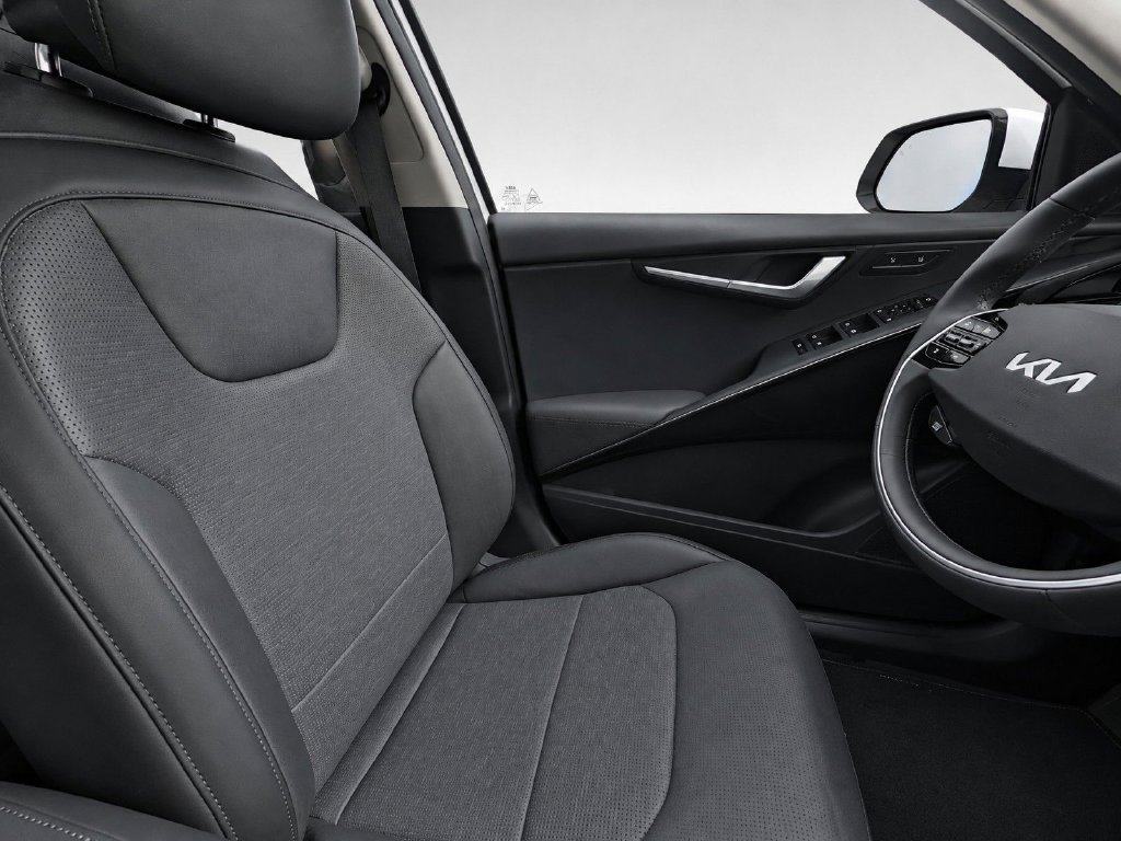 Certified 2024 Kia Niro Wave w/ Wave Preserve Package FWD image 27