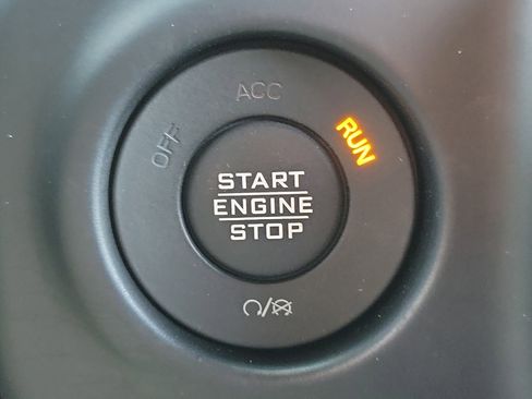 Used 2022 Jeep Wrangler Unlimited Sahara image 30