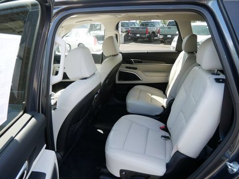 Used 2022 Kia Telluride EX w/ EX Premium Package AWD/4WD image 11