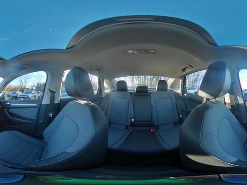 Used 2025 Volkswagen Jetta SE image 45