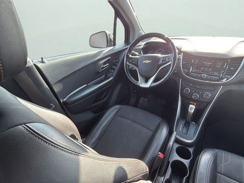 Used 2022 Chevrolet Trax LT w/ Driver Confidence Package AWD/4WD image 22