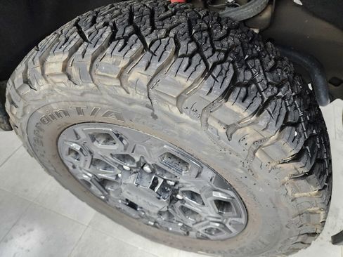 Used 2024 GMC Sierra 2500 SLE w/ SLE Value Package; image 3