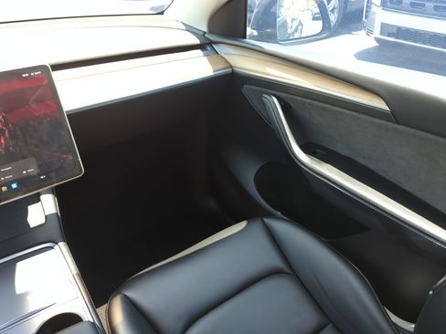 Used 2023 Tesla Model Y Long Range AWD/4WD image 17