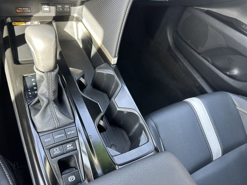 Used 2025 Toyota Camry SE image 20