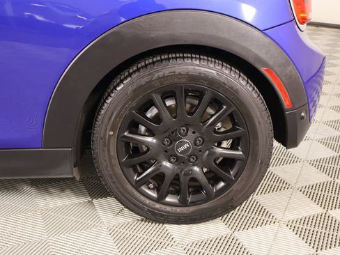 Used 2019 MINI Cooper 2-Door Hardtop w/ Signature Upholstery Package image 18