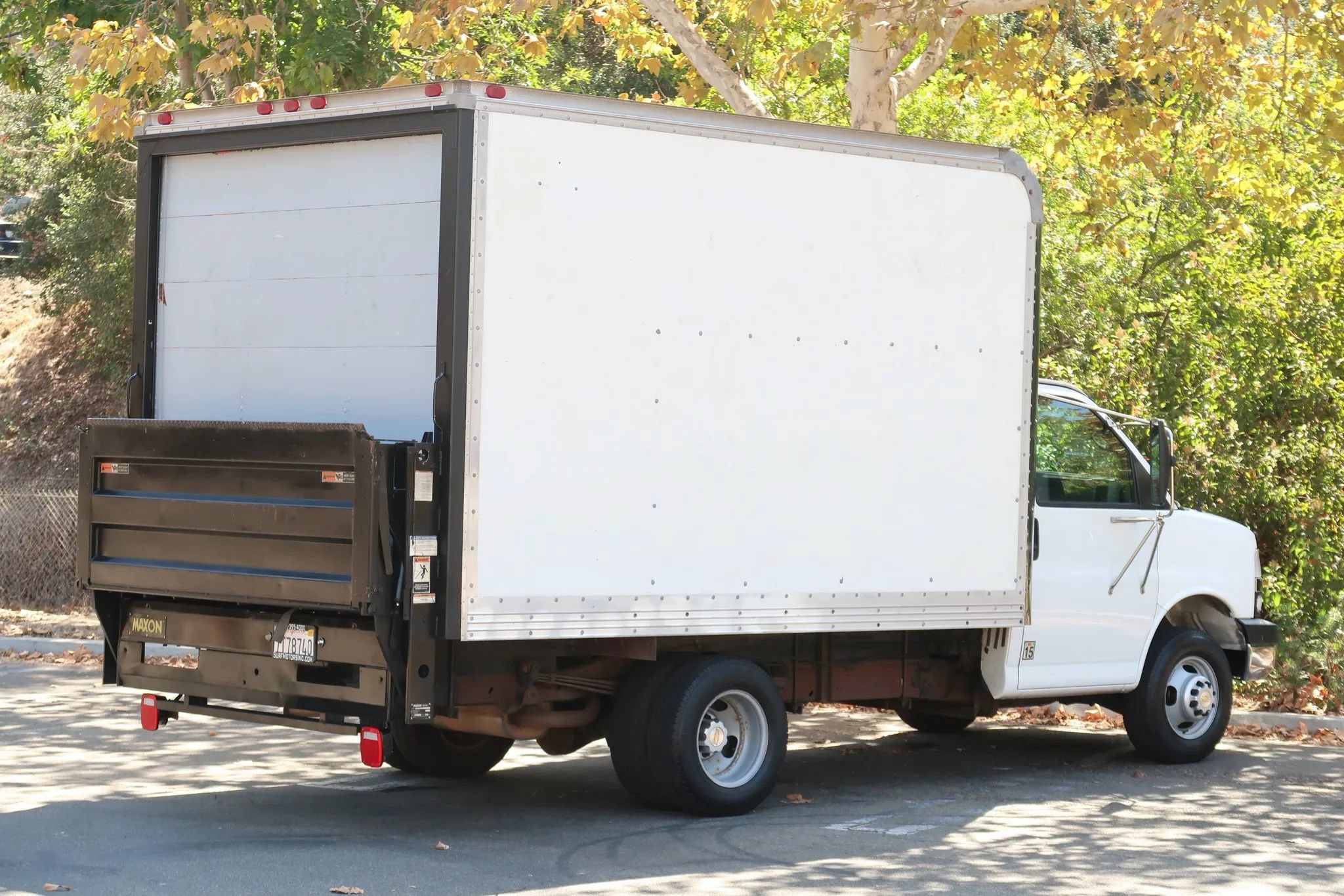 Used 2004 Chevrolet Express 3500 w/ Chrome Appearance Package RWD image 9