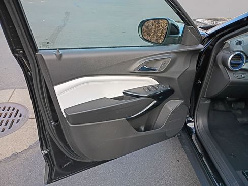 New 2026 Chevrolet Trax LT w/ Sunroof Package image 28