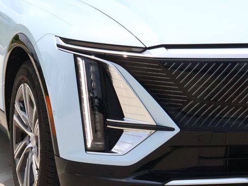 Certified 2024 Cadillac Lyriq Luxury RWD image 9