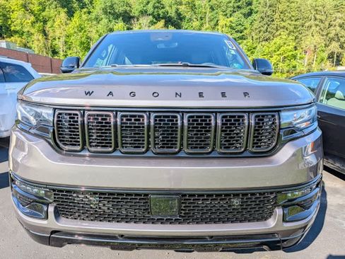 Used 2023 Jeep Wagoneer Series II AWD/4WD image 2