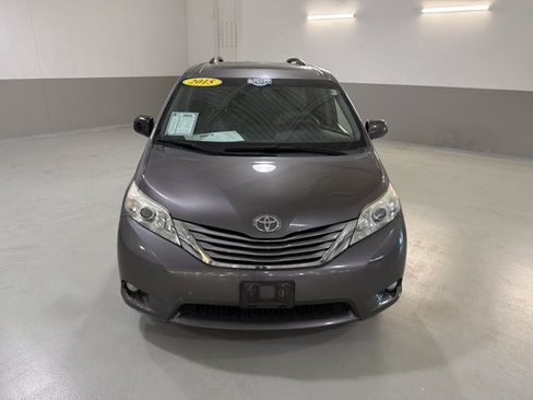 Used 2015 Toyota Sienna XLE FWD image 3