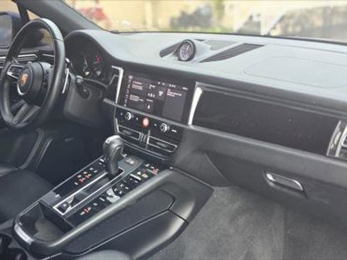 Used 2022 Porsche Macan w/ Premium Package Plus image 19