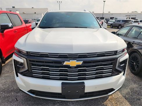 Used 2025 Chevrolet Suburban High Country image 2