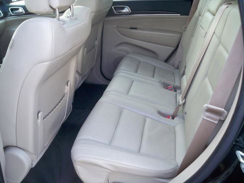 Used 2017 Jeep Grand Cherokee Limited w/ Luxury Group II image 5