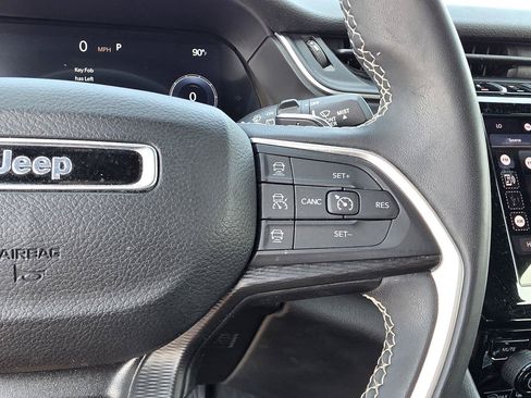 Used 2024 Jeep Grand Cherokee L Laredo RWD image 12