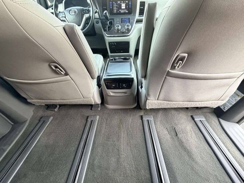 Used 2016 Toyota Sienna XLE Premium AWD/4WD image 27
