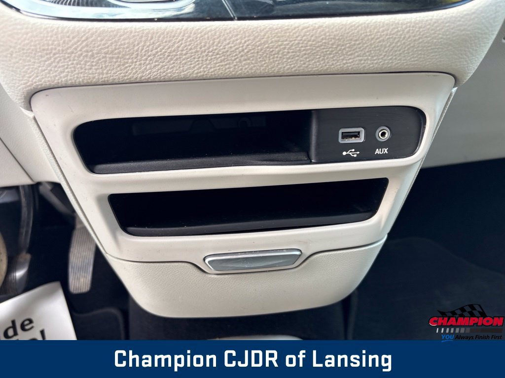 Used 2017 Chrysler Pacifica Limited FWD image 35