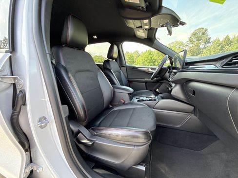 Used 2025 Ford Escape ST-Line w/ Tech Pack #1 FWD image 10