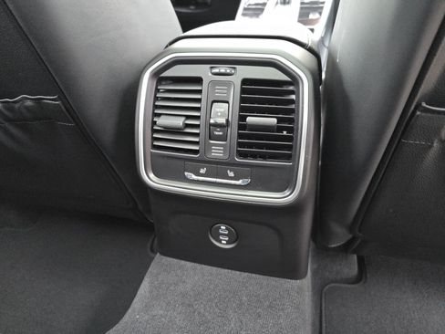 Certified 2025 Porsche Macan image 24