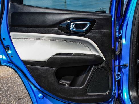 Used 2025 Jeep Compass Limited image 11