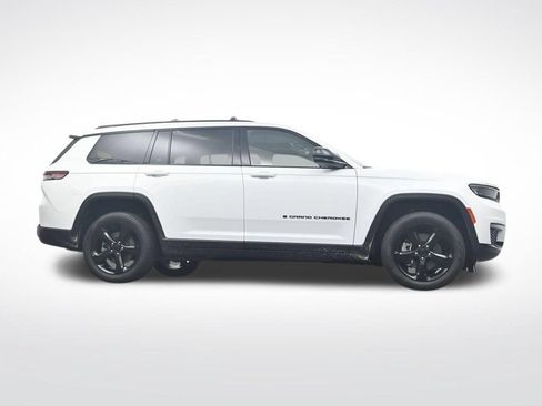 Used 2023 Jeep Grand Cherokee L Limited w/ Black Appearance Package AWD/4WD image 33
