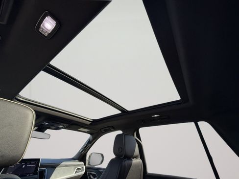 Used 2021 GMC Yukon SLT w/ SLT Premium Package image 31