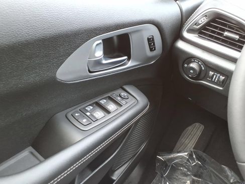 Used 2026 Chrysler Pacifica Limited w/ S Appearance Package FWD image 24