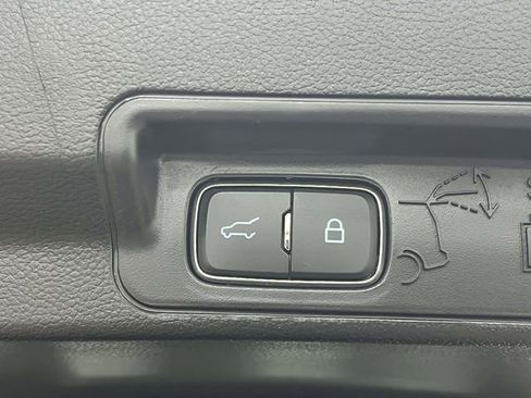 Used 2022 Ford Explorer XLT AWD/4WD image 24